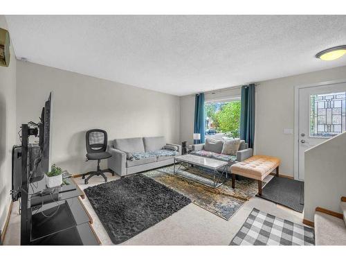 168 Castlegreen Close Ne, Calgary, AB - Indoor Photo Showing Living Room