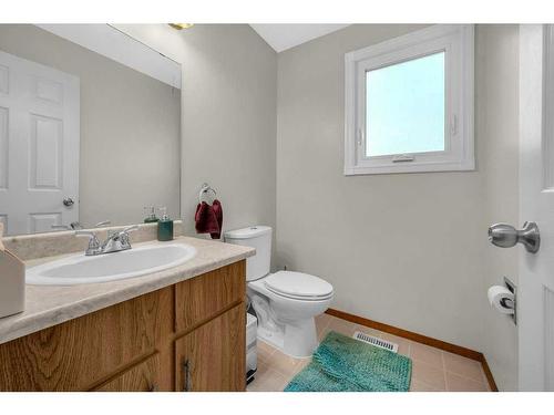 168 Castlegreen Close Ne, Calgary, AB - Indoor Photo Showing Bathroom