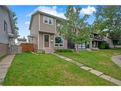 168 Castlegreen Close NE Calgary, AB T3J 1Y6