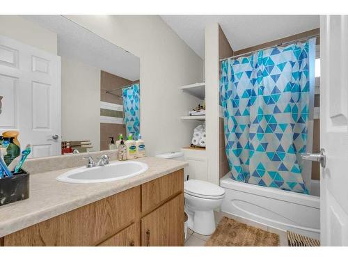 168 Castlegreen Close Ne, Calgary, AB - Indoor Photo Showing Bathroom