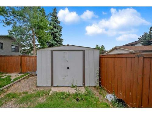 168 Castlegreen Close Ne, Calgary, AB - Outdoor