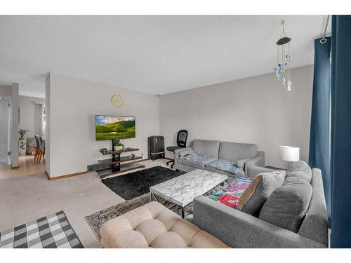 168 Castlegreen Close Ne, Calgary, AB - Indoor Photo Showing Living Room