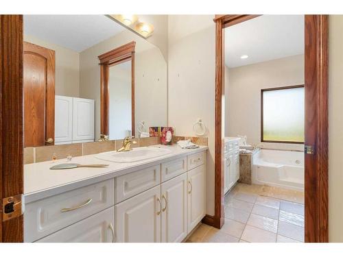 53265 Twp Rd 283A, Rural Rocky View County, AB - Indoor Photo Showing Bathroom