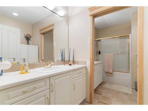 53265 Twp Rd 283A, Rural Rocky View County, AB - Indoor Photo Showing Bathroom