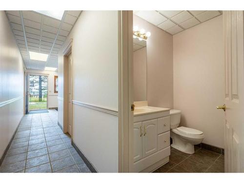 53265 Twp Rd 283A, Rural Rocky View County, AB - Indoor Photo Showing Bathroom