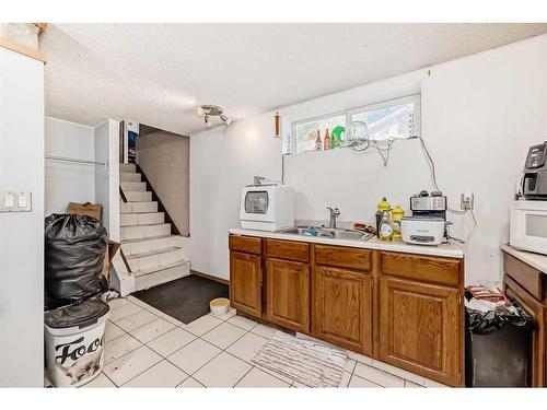 5044 Dalhart Road Nw, Calgary, AB - Indoor Photo Showing Kitchen With Double Sink