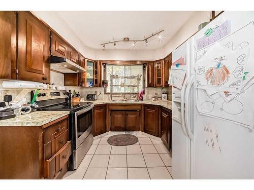 5044 Dalhart Road Nw, Calgary, AB - Indoor Photo Showing Kitchen