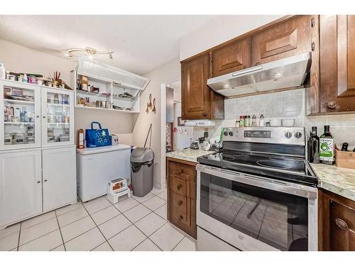 5044 Dalhart Road Nw, Calgary, AB - Indoor Photo Showing Kitchen