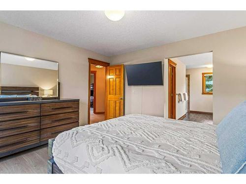 215 Miskow Close, Canmore, AB - Indoor Photo Showing Bedroom