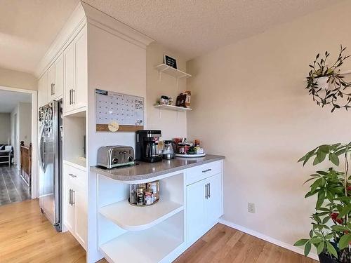 217 Sirocco Place Sw, Calgary, AB - Indoor Photo Showing Kitchen