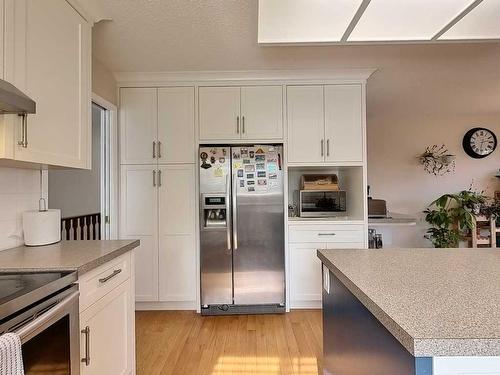 217 Sirocco Place Sw, Calgary, AB - Indoor Photo Showing Kitchen