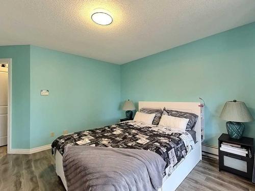 217 Sirocco Place Sw, Calgary, AB - Indoor Photo Showing Bedroom