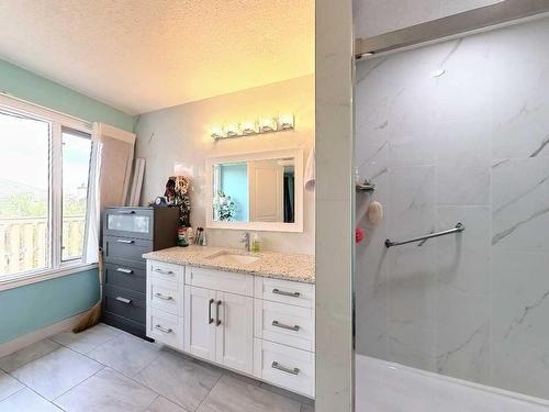 217 Sirocco Place Sw, Calgary, AB - Indoor Photo Showing Bathroom