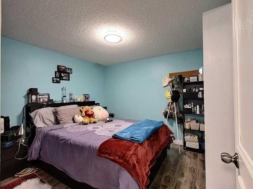 217 Sirocco Place Sw, Calgary, AB - Indoor Photo Showing Bedroom