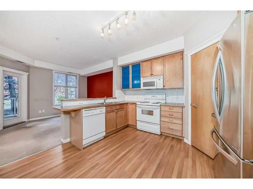 108-15 Everstone Drive Sw, Calgary, AB - Indoor Photo Showing Kitchen