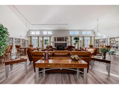 108-15 Everstone Drive Sw, Calgary, AB - Indoor Photo Showing Living Room