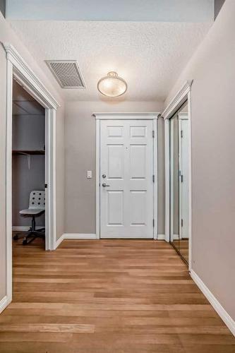 108-15 Everstone Drive Sw, Calgary, AB - Indoor Photo Showing Other Room