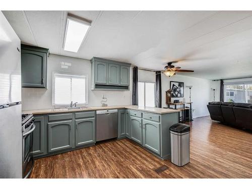 17 Spring Haven Close Se, Airdrie, AB - Indoor Photo Showing Kitchen