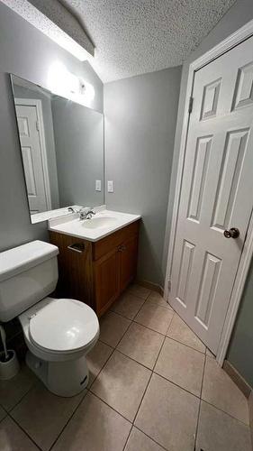 3612 27A Avenue Se, Calgary, AB - Indoor Photo Showing Bathroom