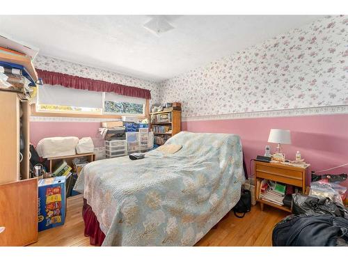 145 Waskatenau Crescent, Calgary, AB - Indoor Photo Showing Bedroom