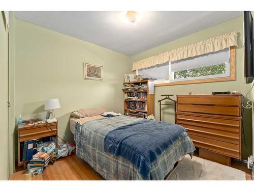 145 Waskatenau Crescent, Calgary, AB - Indoor Photo Showing Bedroom