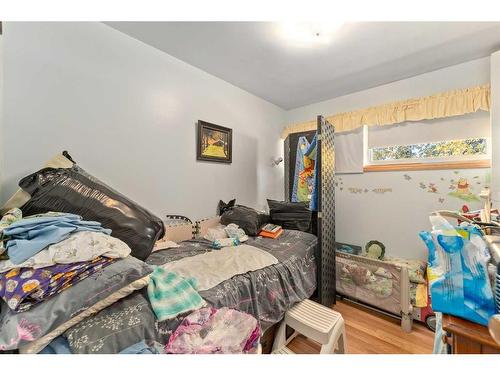 145 Waskatenau Crescent, Calgary, AB - Indoor Photo Showing Bedroom