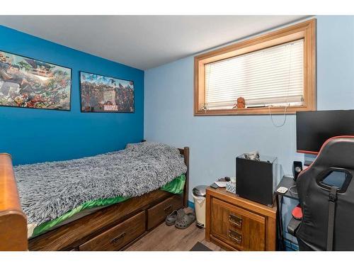 145 Waskatenau Crescent, Calgary, AB - Indoor Photo Showing Bedroom