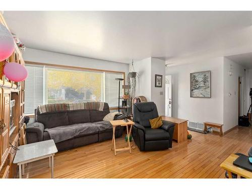 145 Waskatenau Crescent, Calgary, AB - Indoor Photo Showing Living Room