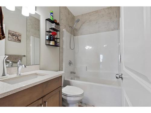 32 Cornerbrook Common Ne, Calgary, AB - Indoor Photo Showing Bathroom