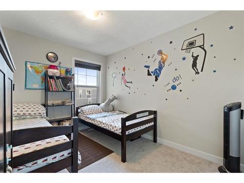 32 Cornerbrook Common Ne, Calgary, AB - Indoor Photo Showing Bedroom