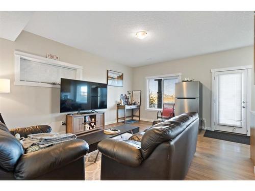 32 Cornerbrook Common Ne, Calgary, AB - Indoor Photo Showing Living Room