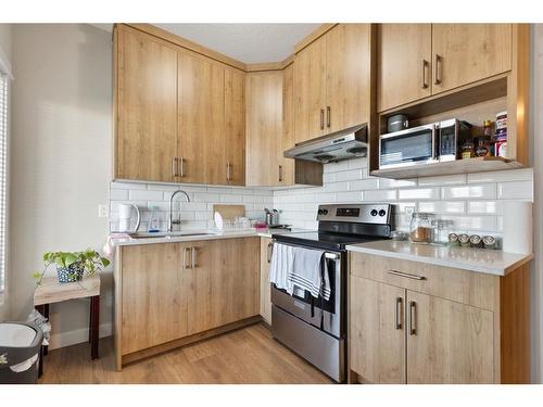 32 Cornerbrook Common Ne, Calgary, AB - Indoor Photo Showing Kitchen