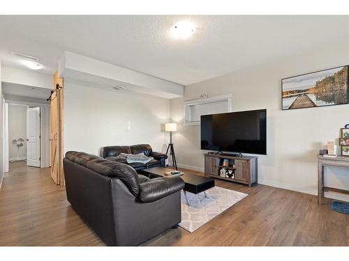 32 Cornerbrook Common Ne, Calgary, AB - Indoor Photo Showing Living Room