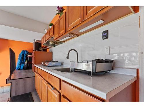 32 Cornerbrook Common Ne, Calgary, AB - Indoor Photo Showing Kitchen