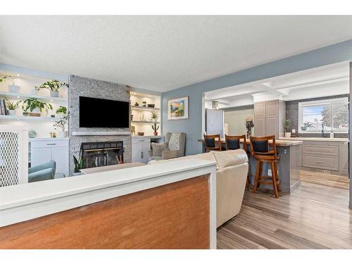 4735 26 Avenue Sw, Calgary, AB - Indoor With Fireplace