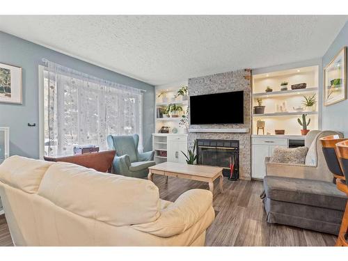 4735 26 Avenue Sw, Calgary, AB - Indoor Photo Showing Living Room With Fireplace