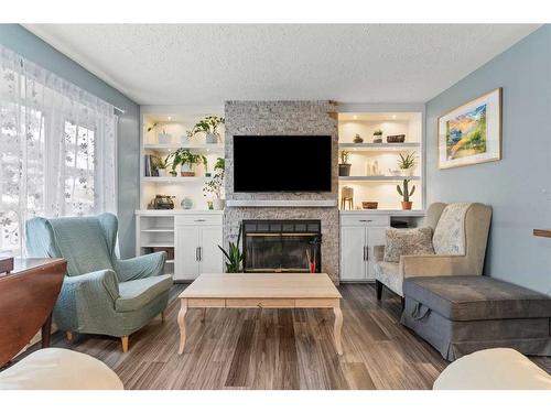 4735 26 Avenue Sw, Calgary, AB - Indoor Photo Showing Living Room With Fireplace