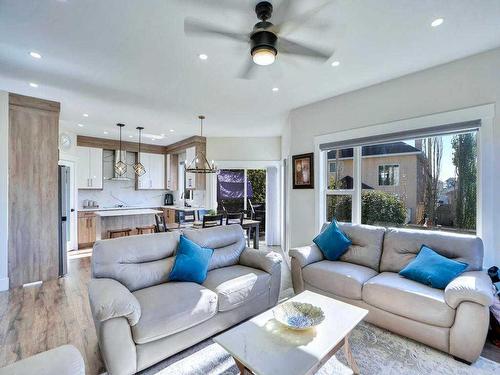 145 Coral Springs Close Ne, Calgary, AB - Indoor Photo Showing Living Room