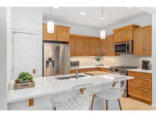 7 Reunion Grove Nw, Airdrie, AB - Indoor Photo Showing Kitchen With Double Sink With Upgraded Kitchen