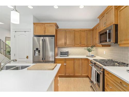 7 Reunion Grove Nw, Airdrie, AB - Indoor Photo Showing Kitchen With Double Sink With Upgraded Kitchen