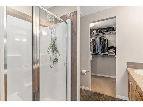 7 Reunion Grove Nw, Airdrie, AB - Indoor Photo Showing Bathroom