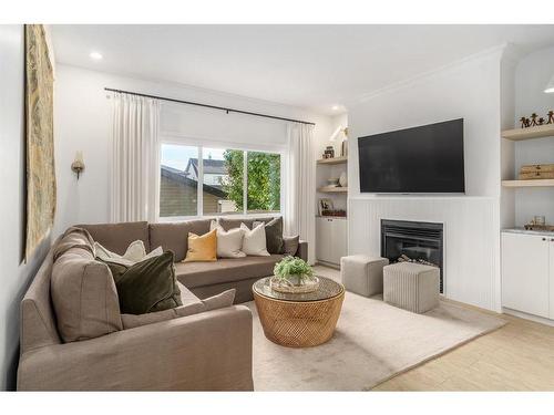 7 Reunion Grove Nw, Airdrie, AB - Indoor Photo Showing Living Room With Fireplace