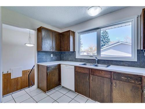 203 Lynnover Place Se, Calgary, AB - Indoor Photo Showing Kitchen With Double Sink