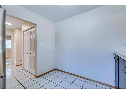 203 Lynnover Place Se, Calgary, AB - Indoor Photo Showing Other Room