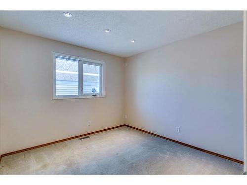 203 Lynnover Place Se, Calgary, AB - Indoor Photo Showing Other Room