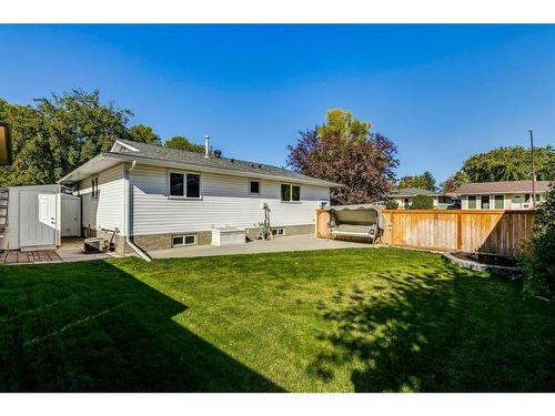 203 Lynnover Place Se, Calgary, AB - Outdoor