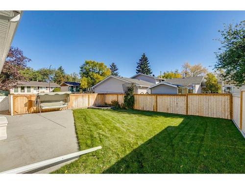 203 Lynnover Place Se, Calgary, AB - Outdoor With Backyard