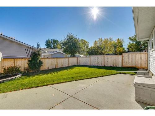 203 Lynnover Place Se, Calgary, AB - Outdoor