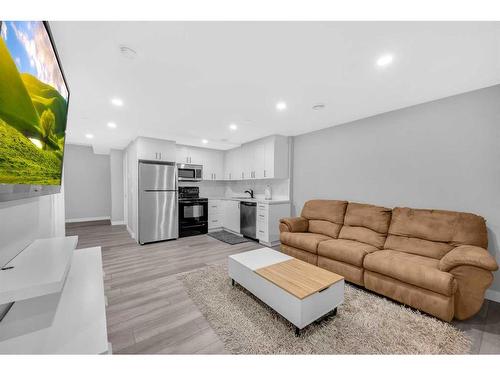 139 Howse Crescent Ne, Calgary, AB - Indoor Photo Showing Living Room