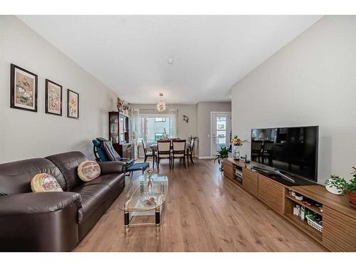 602-218 Sherwood Square Nw, Calgary, AB - Indoor Photo Showing Living Room